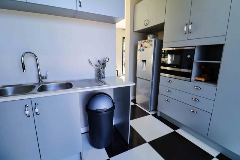 5 Bedroom Property for Sale in Copperleaf Estate Gauteng