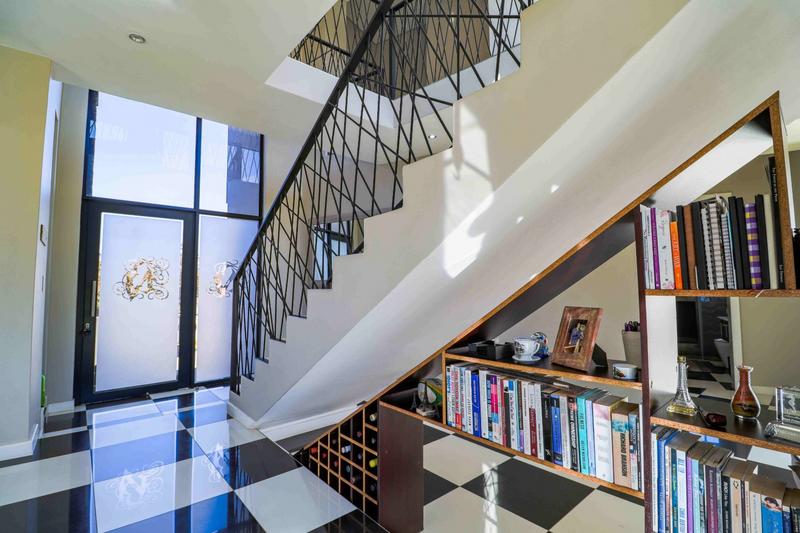 5 Bedroom Property for Sale in Copperleaf Estate Gauteng