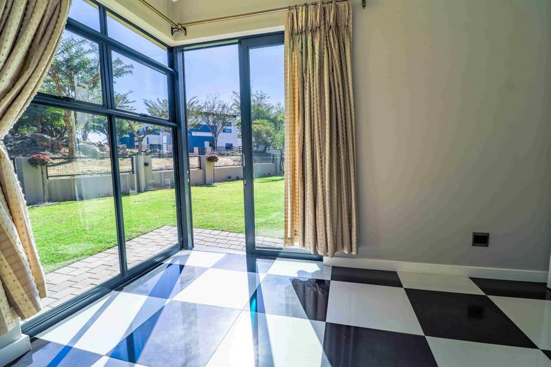 5 Bedroom Property for Sale in Copperleaf Estate Gauteng