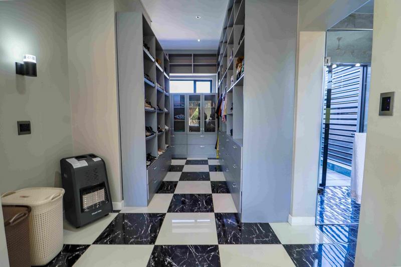 5 Bedroom Property for Sale in Copperleaf Estate Gauteng