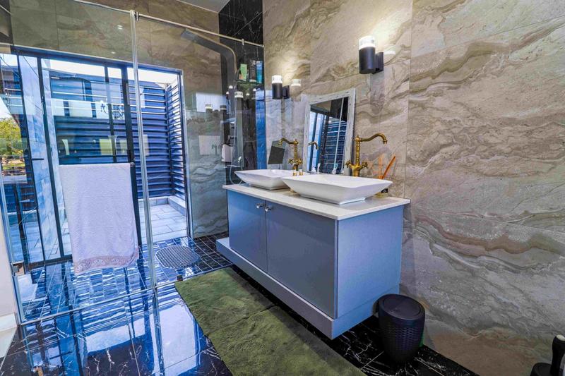 5 Bedroom Property for Sale in Copperleaf Estate Gauteng