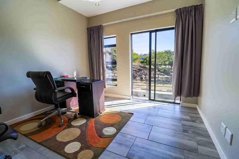 5 Bedroom Property for Sale in Copperleaf Estate Gauteng