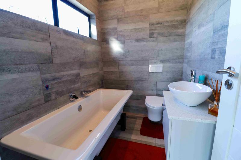 5 Bedroom Property for Sale in Copperleaf Estate Gauteng