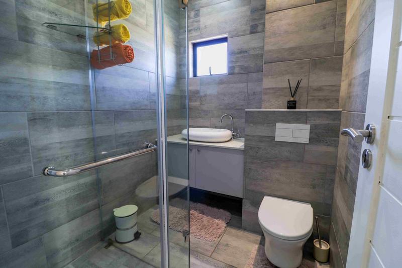 5 Bedroom Property for Sale in Copperleaf Estate Gauteng