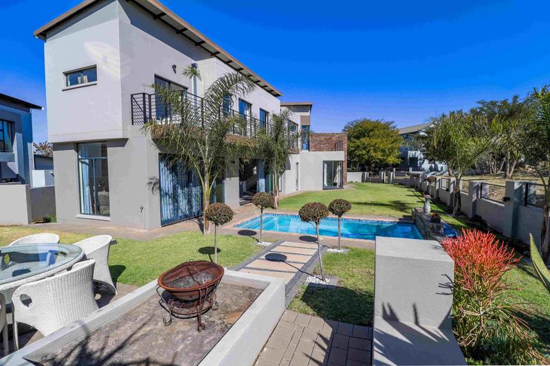 5 Bedroom Property for Sale in Copperleaf Estate Gauteng