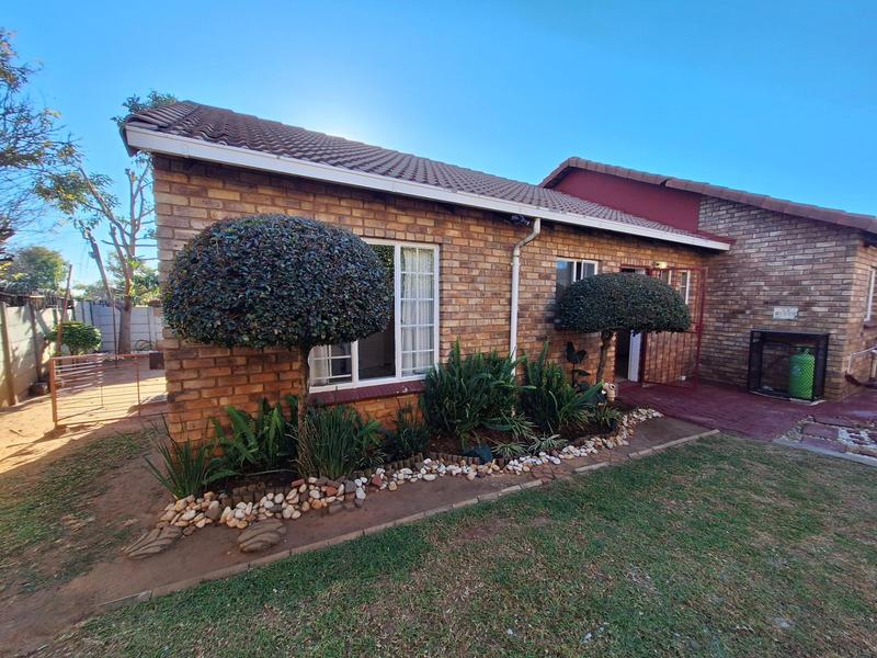 To Let 3 Bedroom Property for Rent in Rooihuiskraal Gauteng