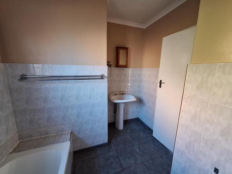To Let 3 Bedroom Property for Rent in Rooihuiskraal Gauteng