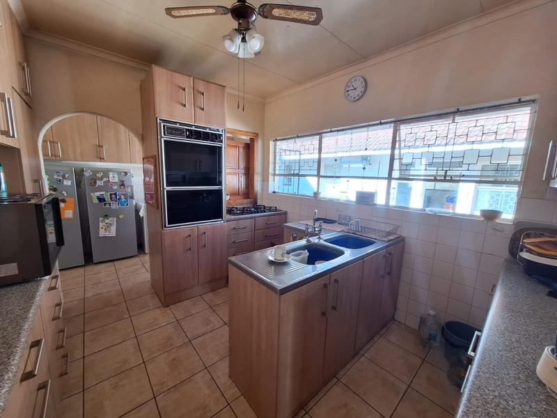 4 Bedroom Property for Sale in Eldoraigne Gauteng