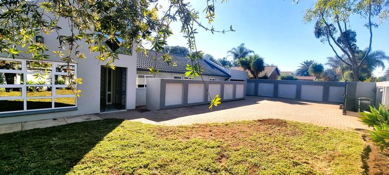 5 Bedroom Property for Sale in Wierda Park Gauteng