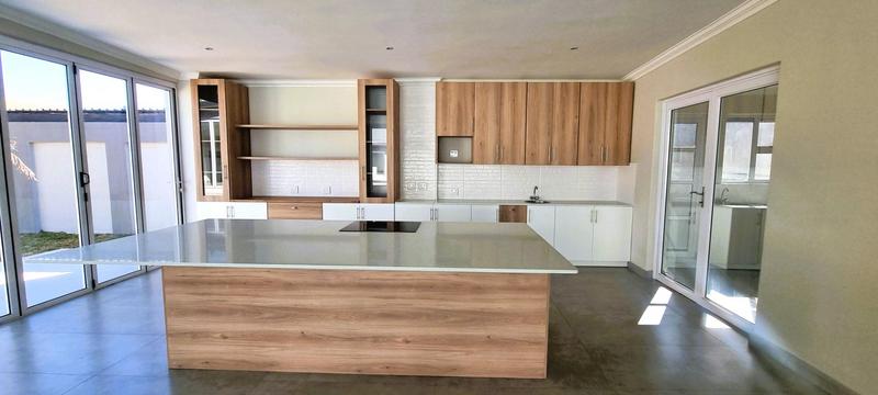 5 Bedroom Property for Sale in Wierda Park Gauteng