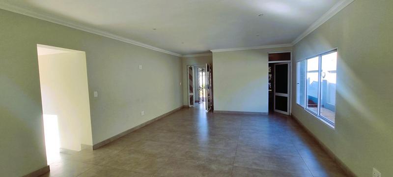 5 Bedroom Property for Sale in Wierda Park Gauteng