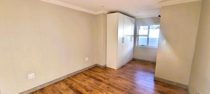 5 Bedroom Property for Sale in Wierda Park Gauteng
