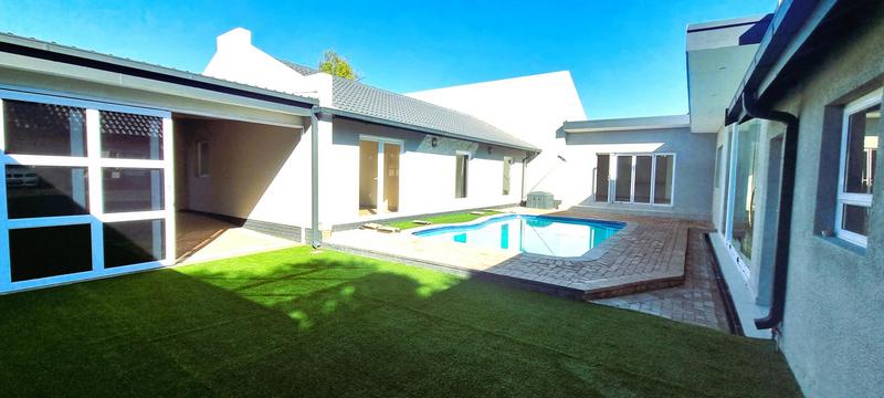 5 Bedroom Property for Sale in Wierda Park Gauteng