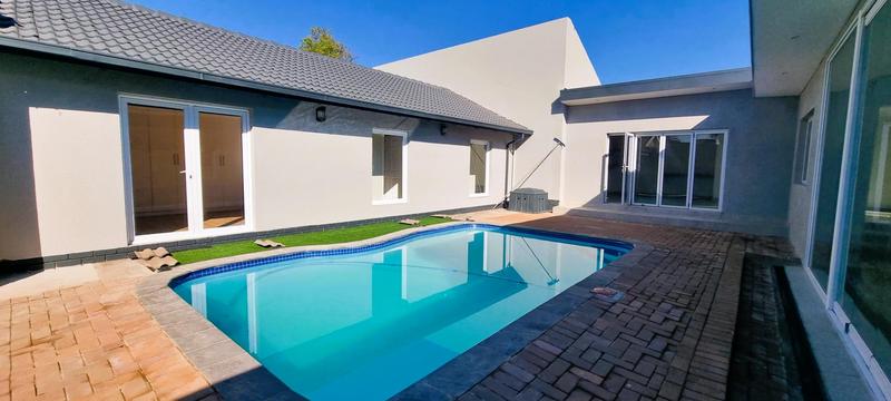5 Bedroom Property for Sale in Wierda Park Gauteng