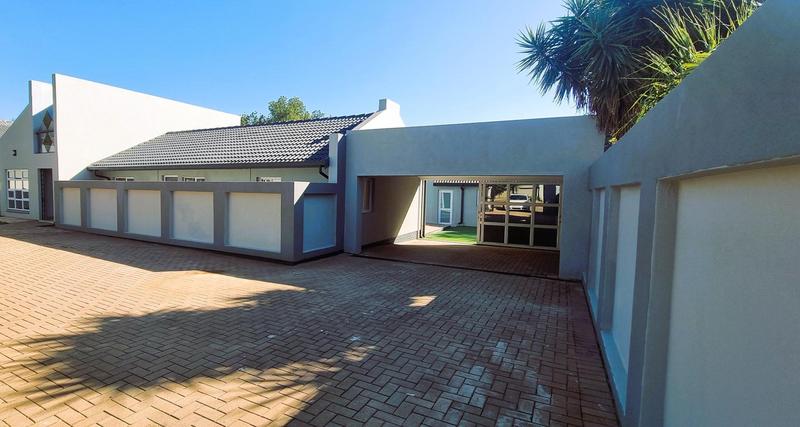5 Bedroom Property for Sale in Wierda Park Gauteng