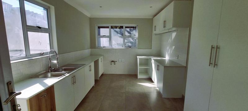 5 Bedroom Property for Sale in Wierda Park Gauteng
