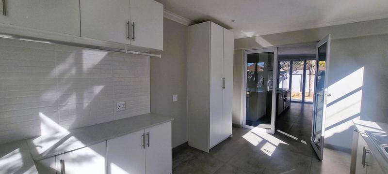 5 Bedroom Property for Sale in Wierda Park Gauteng