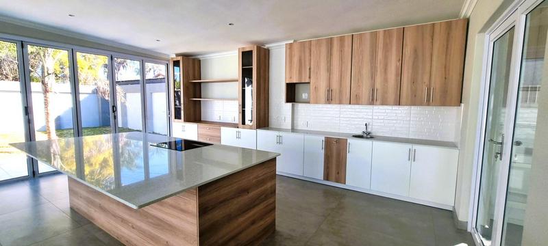 5 Bedroom Property for Sale in Wierda Park Gauteng