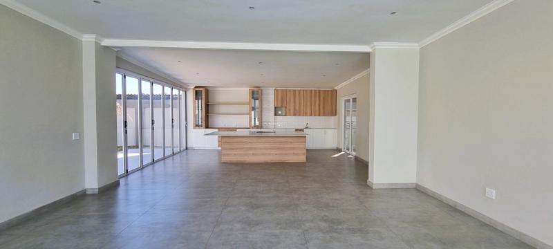 5 Bedroom Property for Sale in Wierda Park Gauteng