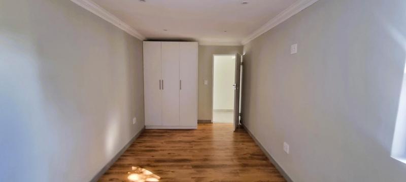 5 Bedroom Property for Sale in Wierda Park Gauteng