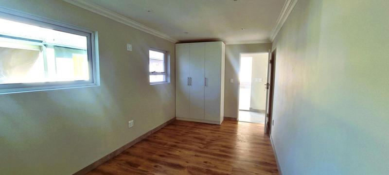 5 Bedroom Property for Sale in Wierda Park Gauteng