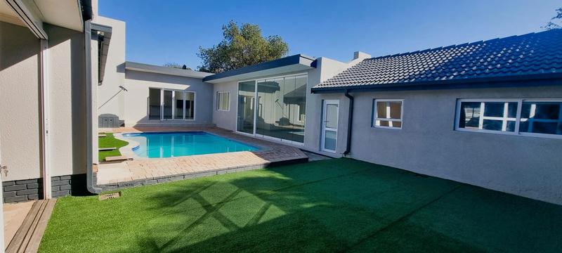5 Bedroom Property for Sale in Wierda Park Gauteng