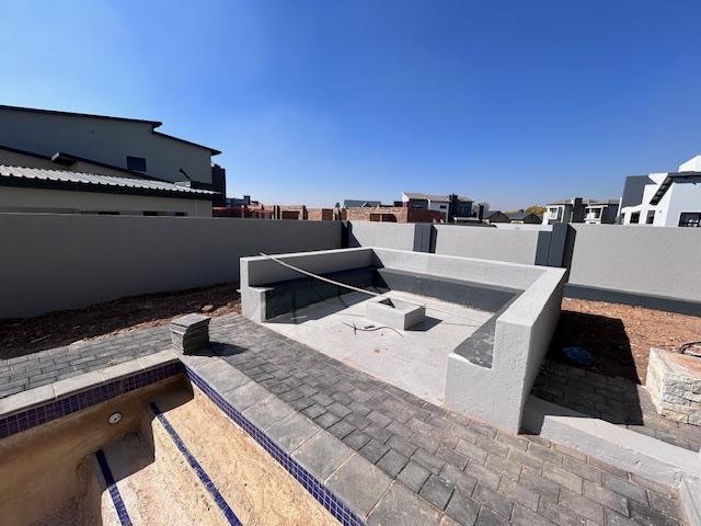 5 Bedroom Property for Sale in Six Fountains Residential Estate Gauteng