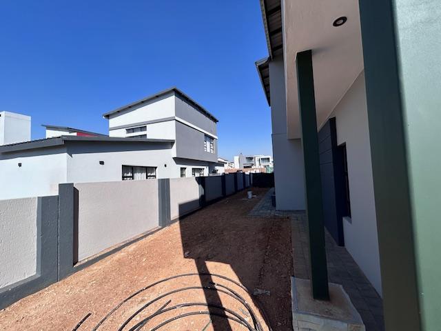 5 Bedroom Property for Sale in Six Fountains Residential Estate Gauteng