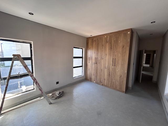 5 Bedroom Property for Sale in Six Fountains Residential Estate Gauteng