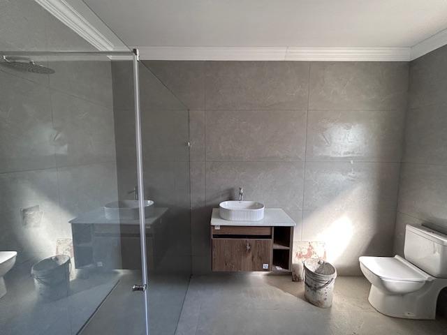 5 Bedroom Property for Sale in Six Fountains Residential Estate Gauteng