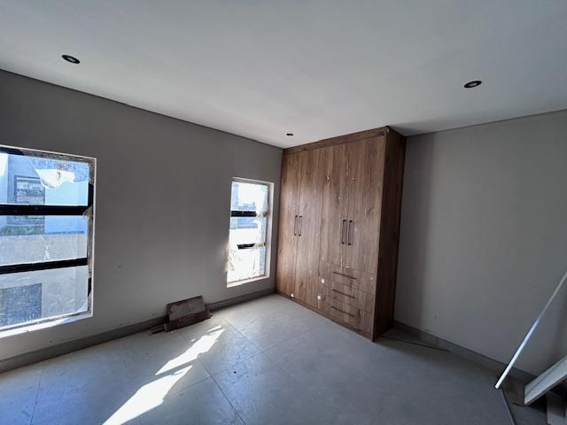5 Bedroom Property for Sale in Six Fountains Residential Estate Gauteng