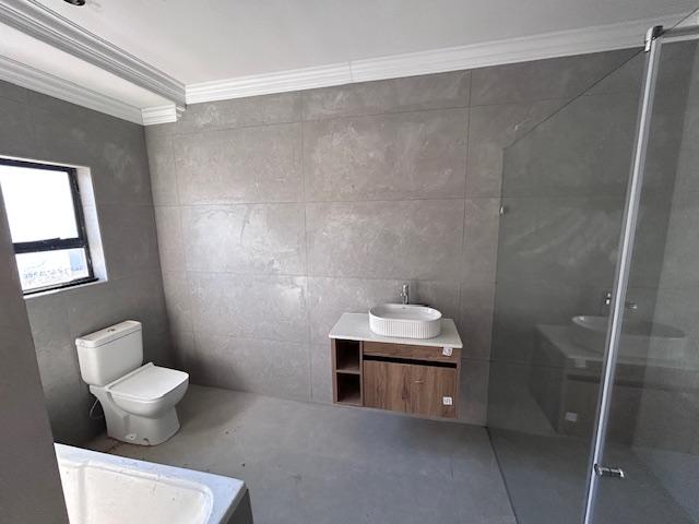 5 Bedroom Property for Sale in Six Fountains Residential Estate Gauteng