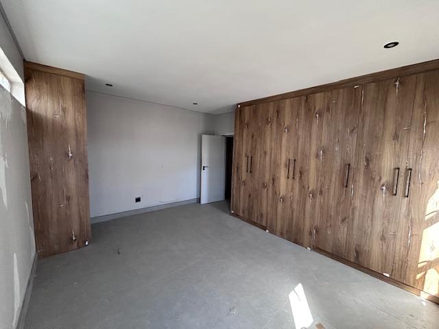 5 Bedroom Property for Sale in Six Fountains Residential Estate Gauteng