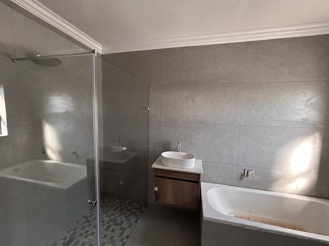 5 Bedroom Property for Sale in Six Fountains Residential Estate Gauteng