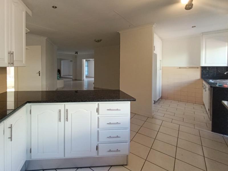 4 Bedroom Property for Sale in Bassonia Gauteng