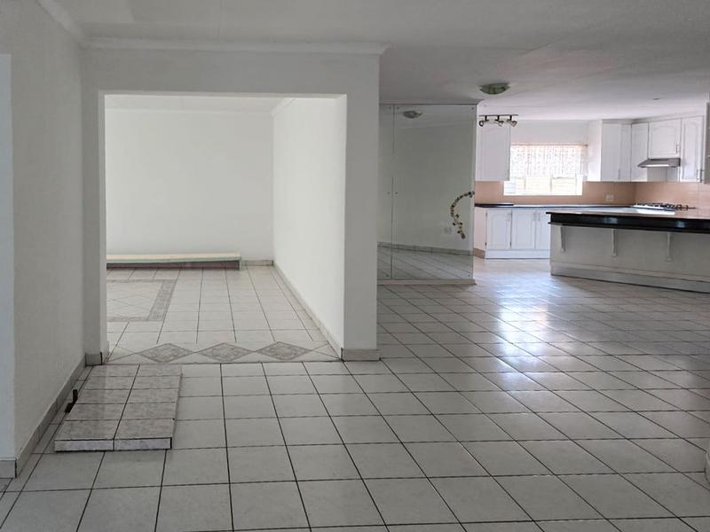 4 Bedroom Property for Sale in Bassonia Gauteng