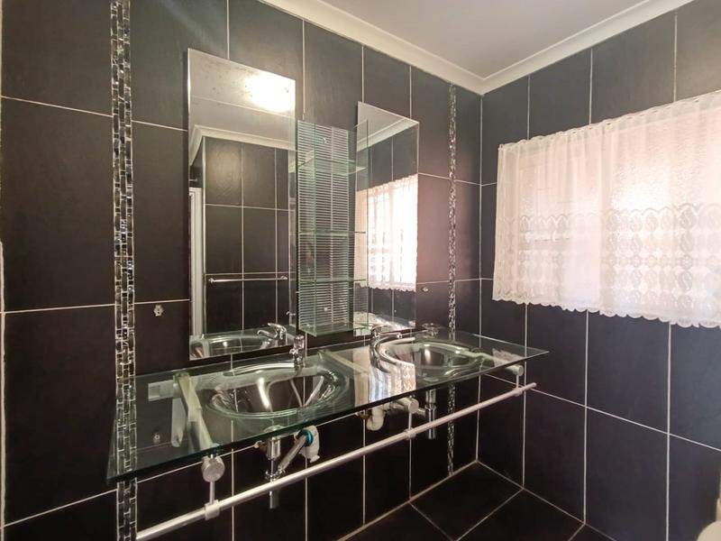4 Bedroom Property for Sale in Bassonia Gauteng