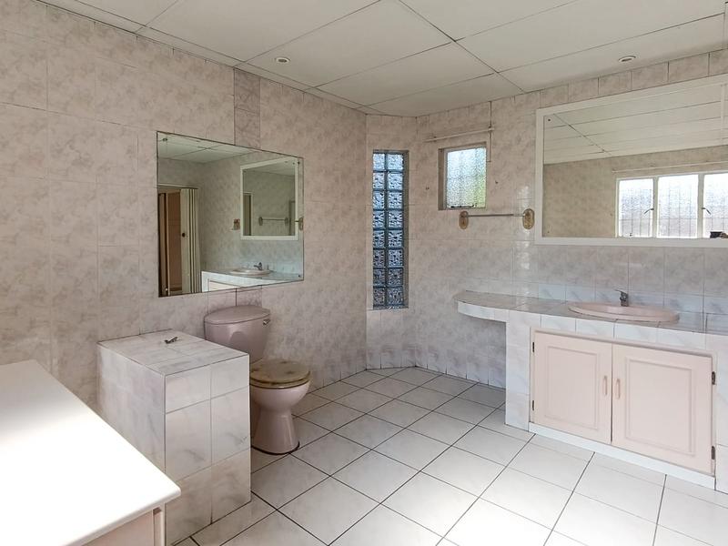 4 Bedroom Property for Sale in Bassonia Gauteng