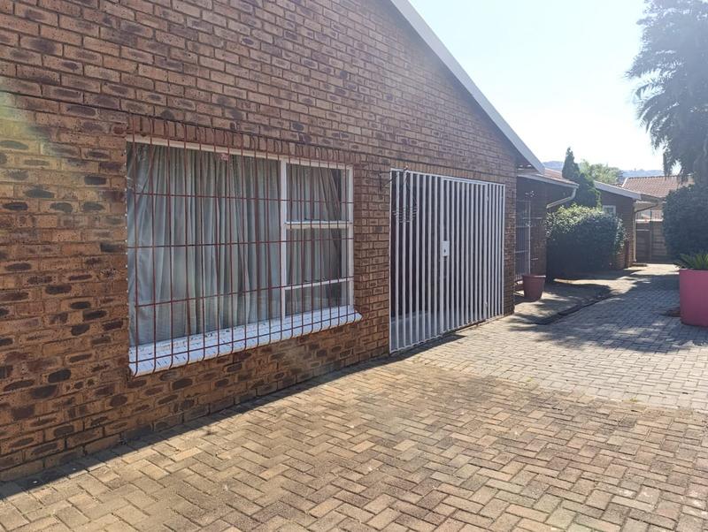 4 Bedroom Property for Sale in Bassonia Gauteng