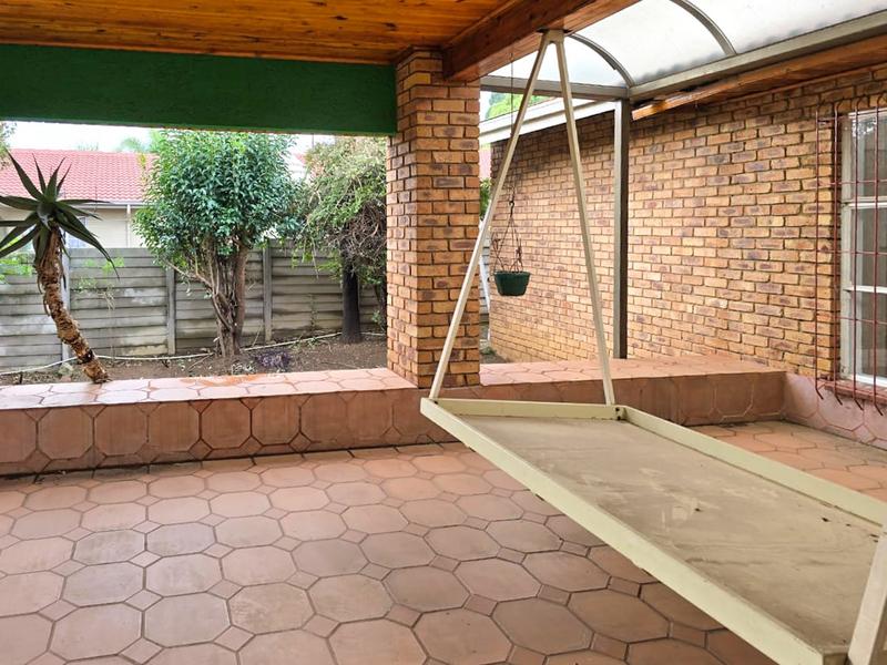 4 Bedroom Property for Sale in Bassonia Gauteng