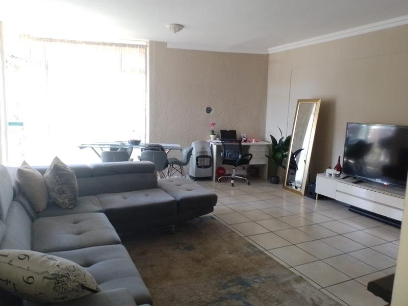 To Let 2 Bedroom Property for Rent in Florida Gauteng