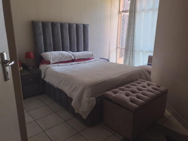 To Let 2 Bedroom Property for Rent in Florida Gauteng