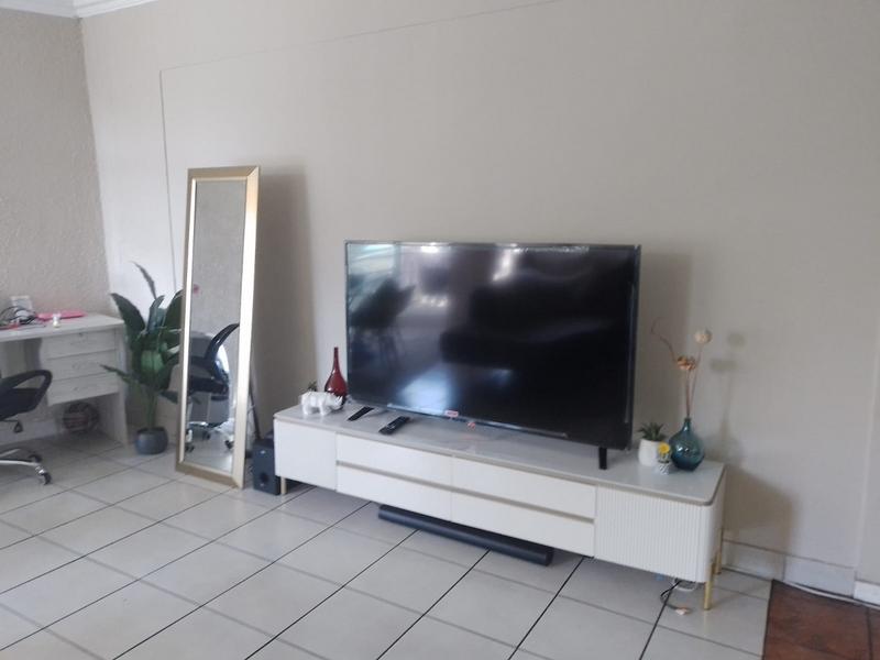 To Let 2 Bedroom Property for Rent in Florida Gauteng