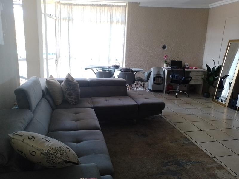 To Let 2 Bedroom Property for Rent in Florida Gauteng