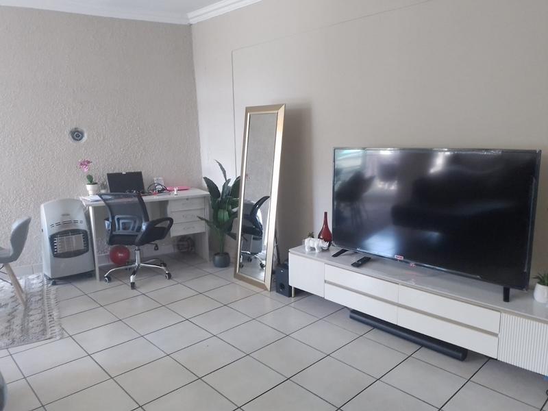 To Let 2 Bedroom Property for Rent in Florida Gauteng