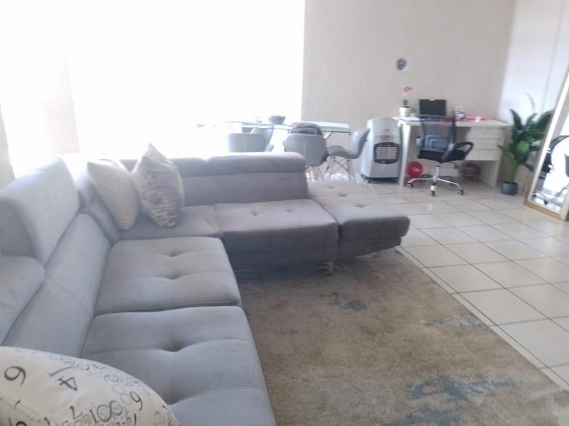 To Let 2 Bedroom Property for Rent in Florida Gauteng
