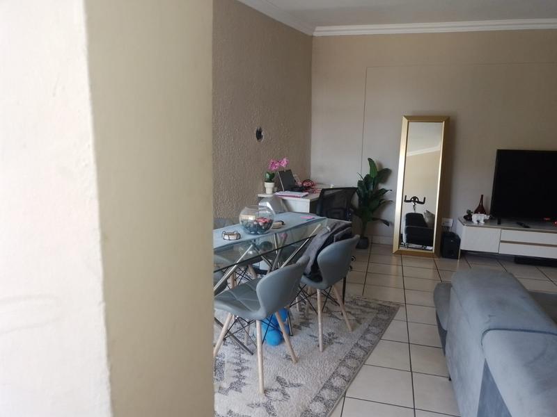 To Let 2 Bedroom Property for Rent in Florida Gauteng