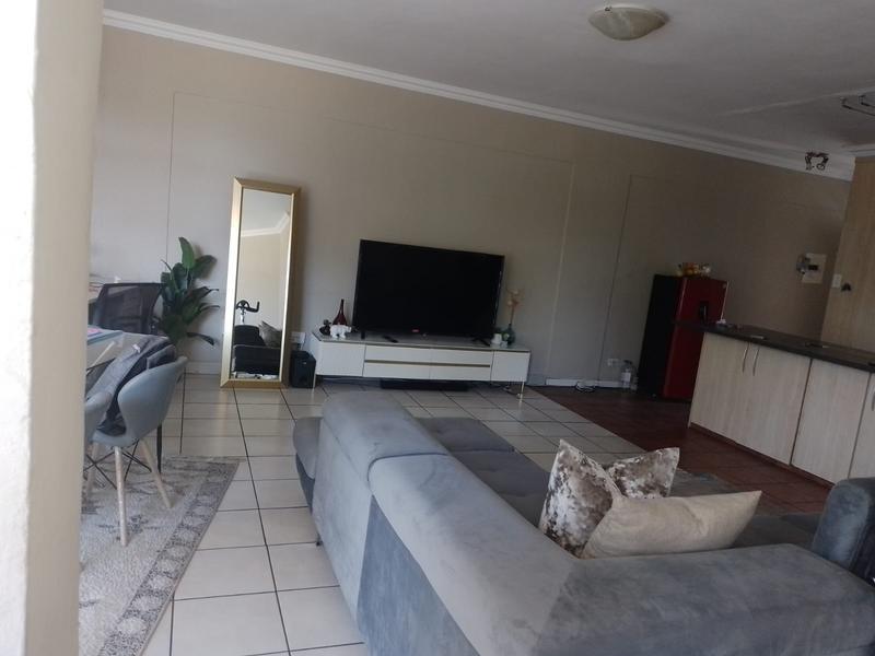 To Let 2 Bedroom Property for Rent in Florida Gauteng