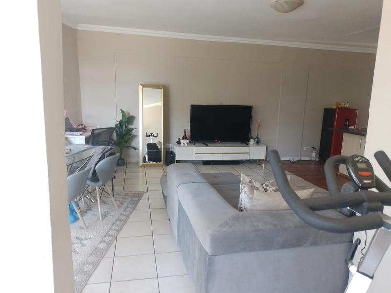To Let 2 Bedroom Property for Rent in Florida Gauteng