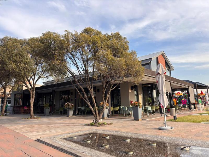 6 Bedroom Property for Sale in Copperleaf Estate Gauteng
